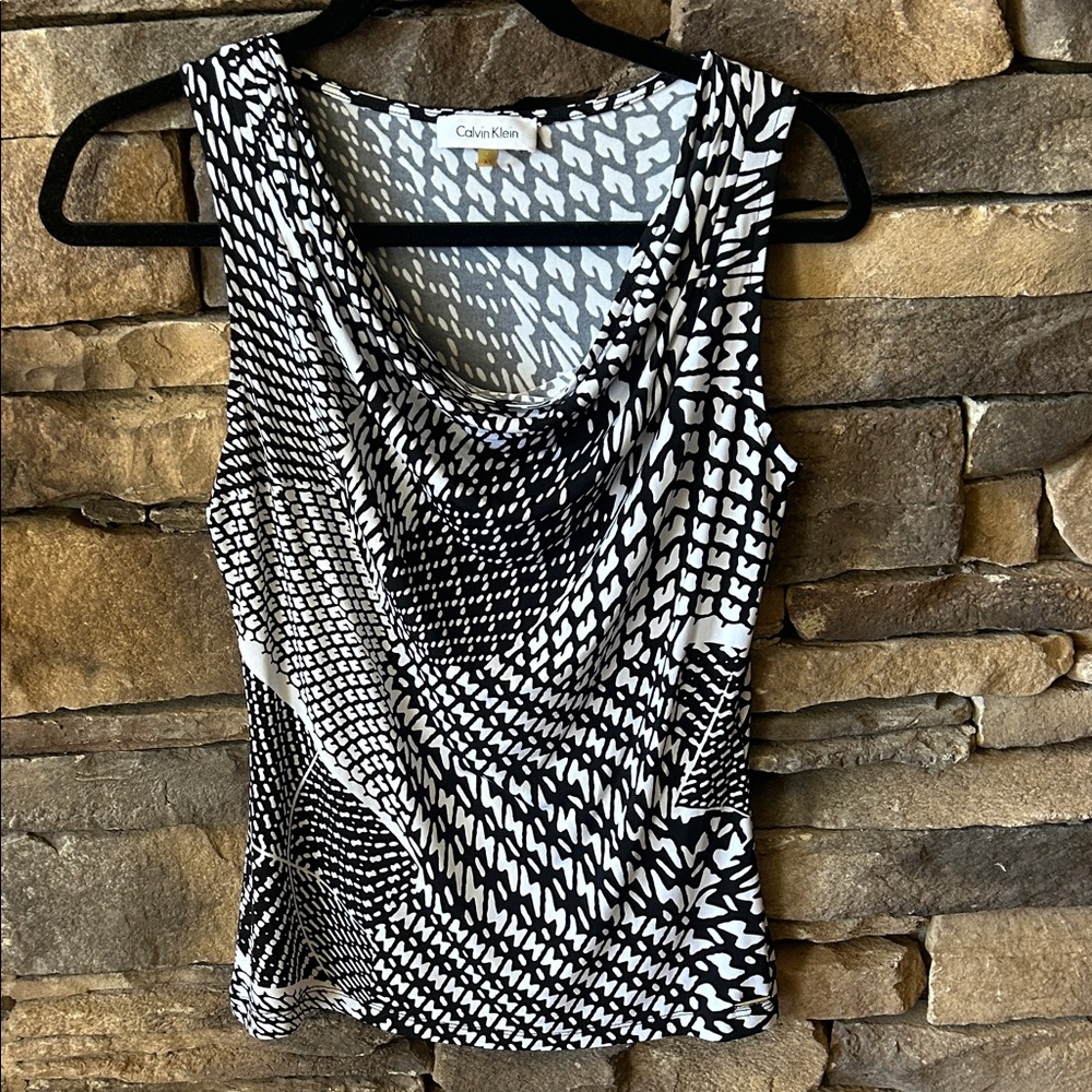 Calvin Klein sleeveless cowl neck top. Black and white monochrome pattern xs